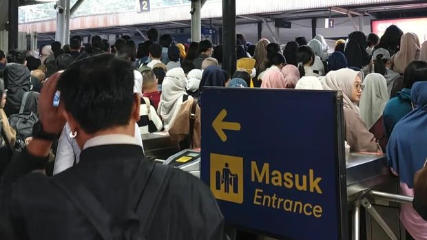 Ilustrasi penumpukan penumpang KRL Green Line. (Tangkapan layar tangsel.info)