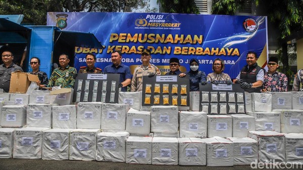 Jutaan Butir Obat Keras Dimusnahkan di Jakarta Utara