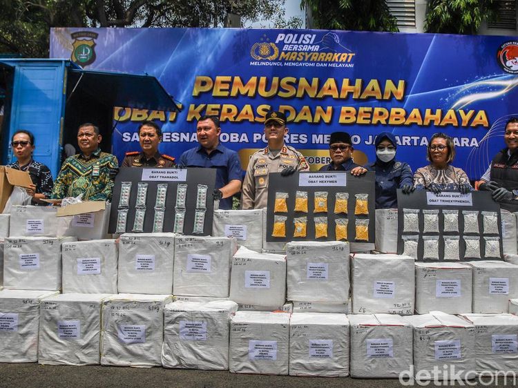 Jutaan Butir Obat Keras Dimusnahkan di Jakarta Utara