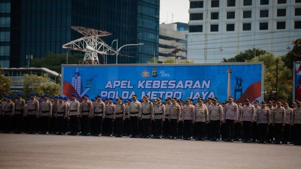 Kapolda Metro Jaya Komjen Asep Edi Suheri dan Wakapolda Metro Jaya Irjen Dekananto Eko Purwono memimpin Apel Kebangsaan, Kamis (8/10/2026).