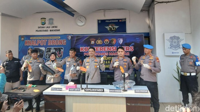 Kapolrestabes Makassar Kombes Arya Perdana saat konferensi pers.