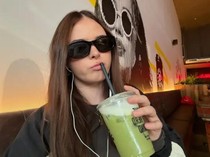 Kecanduan Minum 4 Gelas Matcha Sehari, Wanita Ini Jerawatan Parah!