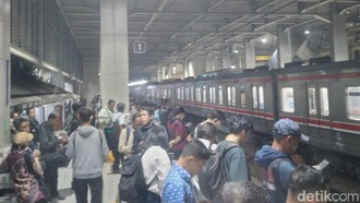 Ada Orang Tertabrak KRL di Serpong, Perjalanan Green Line Terganggu Malam Ini
