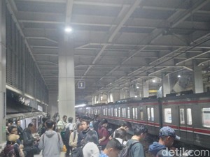 Ada Orang Tertabrak KRL di Serpong, Perjalanan Green Line Terganggu Malam Ini