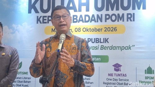 Kepala BPOM RI, Taruna Ikrar saat diwawancarai di Universitas Mataram, Kamis (8/10/2026). (Foto: Nathea Citra/detikBali)
