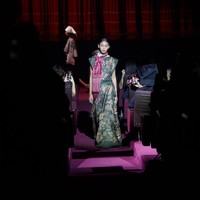 Jejak Batik IWAN TIRTA di Fashion Show Bersejarah di Gedung Kesenian Jakarta