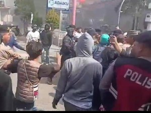Demo Berujung Kantor PT Pos Gowa Dirusak, 3 Orang Diamankan