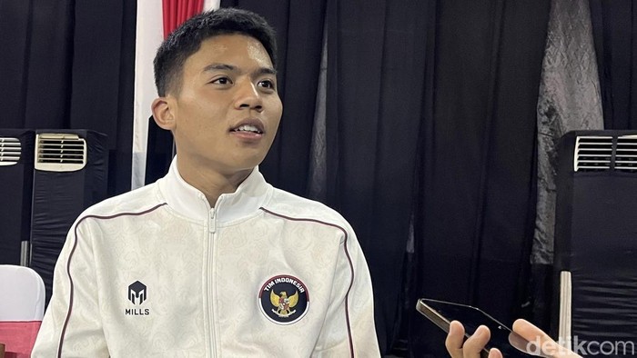 Di tengah kesibukannya menjalani berbagai turnamen bulutangkis, Moh. Zaki Ubaidillah ternyata sedang membangun legacy di luar lapangan. Pebulutangkis tunggal putra Indonesia itu tengah membangun GOR bulutangkis di tanah kelahirannya, Sampang, Madura.