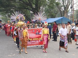 Puluhan Personel Polisi Amankan Pawai Budaya HUT ke-27 Pelalawan