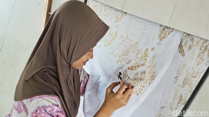 Pemilik Batik Bangsawan, Midhiatul Fitriyah