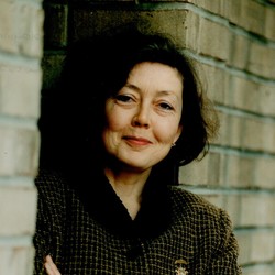 Anne Carson: Saya Lagi Ngeteh Sambil Ngemil, Ditelepon Terima Nobel Sastra