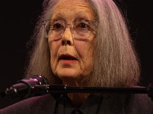 Video Rencana Anne Carson Setelah Menang Nobel Sastra: Donasi-Pergi ke Hutan