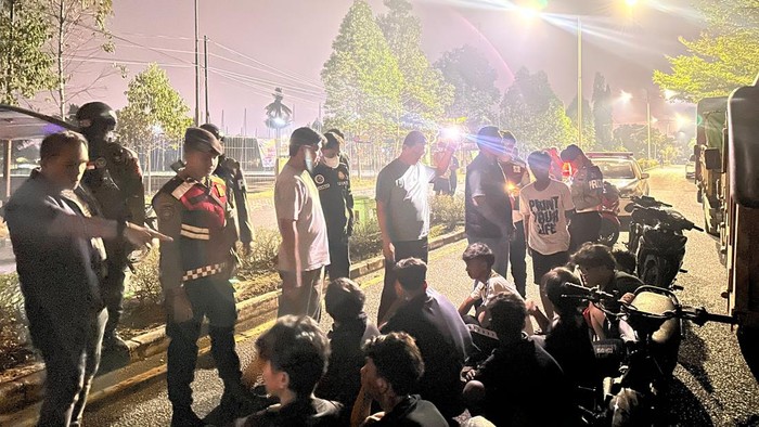 Polisi saat mengamankan remaja balap liar di Kota Jambi