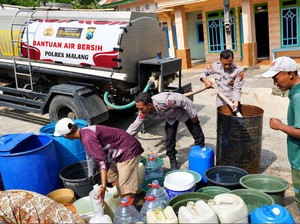 Polres Malang Salurkan 35 Ribu Liter Air Bersih ke Warga Terdampak Kemarau