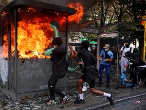 Demo Protes Biaya Hidup di Belgia Ricuh, Polisi Tembakkan Gas Air Mata