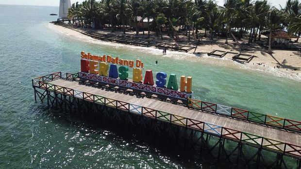 Pulau Beras Basah. (Dinas Pariwisata Provinsi Kalimantan Timur) Pulau Beras Basah. (Dinas Pariwisata Provinsi Kalimantan Timur)