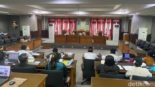 Rapat Pansus II DPRD Karangasembersama dengan sejumlah OPD di Karangasem, Kamis (8/10/2026). (Foto: I Wayan Selamat Juniasa/detikBali)