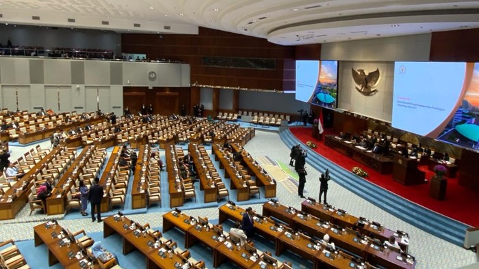 DPR menggelar Rapat Paripurna ke-10 Masa Persidangan I Tahun Sidang 2026-2027 di kompleks parlemen, Senayan, Jakarta, Kamis (8/10/2026).