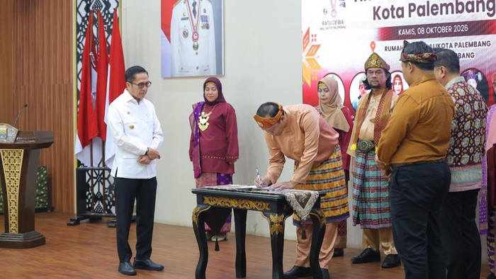 Ratu Dewa melantik Tim Ahli Cagar Budaya (TACB) Palembang