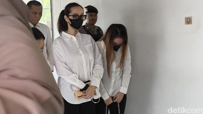 Fabiola Elizabeth dan terdakwa kasus scammer jaringan internasional lainnya jalani sidang perdana di Pengadilan Negeri Sukoharjo, Kamis (8/10/2026).