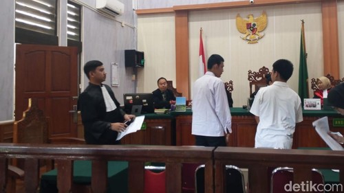 Sidang tuntutan kasus pembunuhan dengan terdakwa Danil Farozi (20) dan Muhammad Khuluqil Halim alias Lucky (24) di PN Denpasar, Kamis (8/10/2026).