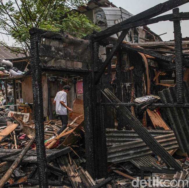 Sisa-sisa Kebakaran Permukiman Padat di Penjaringan Jakut