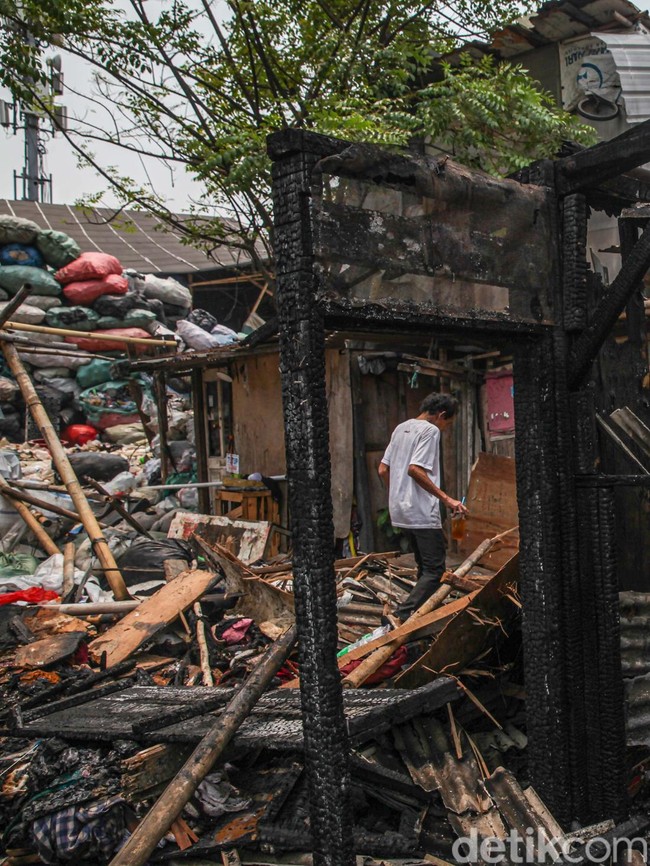 Sisa-sisa Kebakaran Permukiman Padat di Penjaringan Jakut