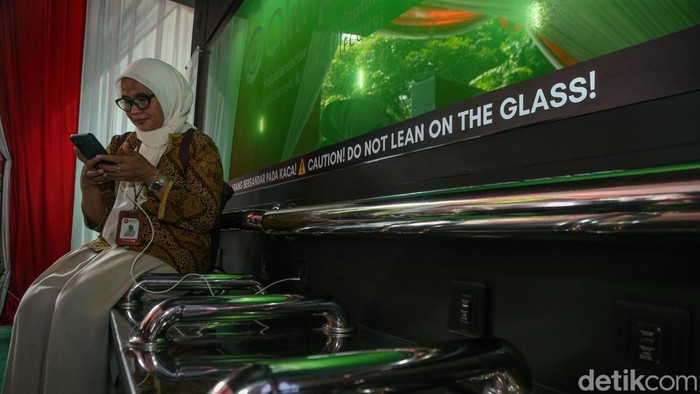 Kepala Badan Riset dan Inovasi Nasional (BRIN) Arif Satria bersama Direktur PT Alam Semesta Integra (ASI) Eddy Setiawan meluncurkan Pilot Project Olimpus Fotobioreaktor Carbon Capture Utilization and Storage (FCCUS) di Jakarta, Kamis (8/10/2026). Kolaborasi ini merupakan bentuk hilirisasi riset untuk menjawab kebutuhan pengurangan emisi di kawasan perkotaan dan industri yang memiliki keterbatasan lahan.