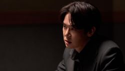 Potret Yoo Yeon Seok Jadi Ayah Tunggal di Drakor The Perfect Lie