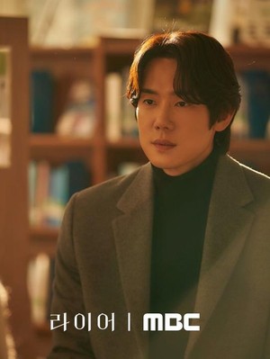Potret Yoo Yeon Seok Jadi Ayah Tunggal di Drakor The Perfect Lie