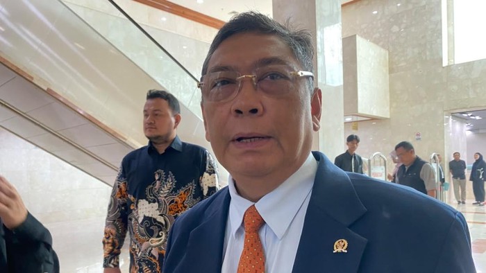 Ketua Komisi I DPR sekaligus Wasekjen PDIP Utut Adianto di kompleks parlemen, Senayan, Jakarta, Kamis (8/10/2026).