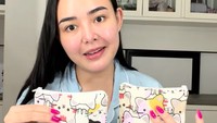 Gaya Amanda Manopo Pamer Kado Anniversary, Tas Mini Isinya Capai Rp 1,2 M