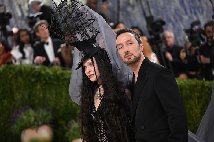 Satu Dekade Berakhir, Anthony Vaccarello Tinggalkan Kursi Direktur Kreatif Saint Laurent (2)