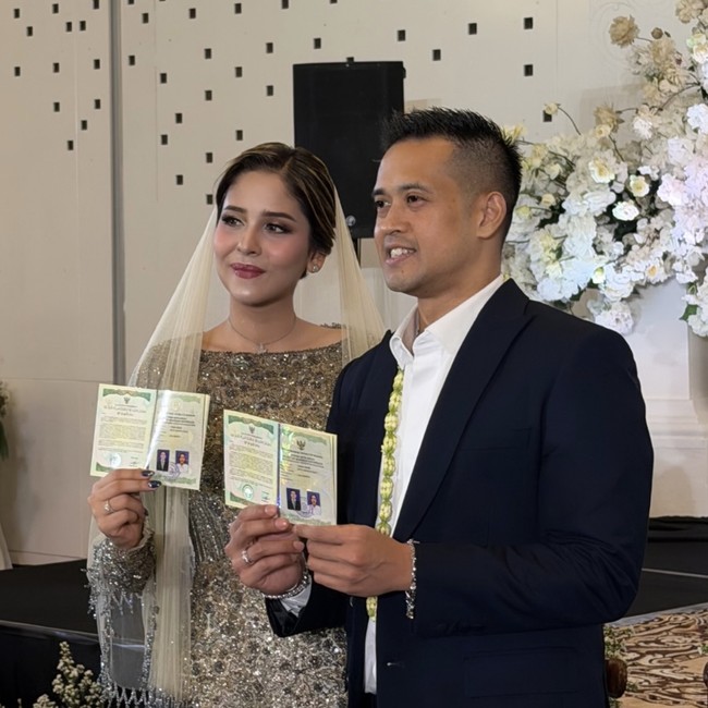 Foto Pernikahan Aufar Hutapea-Danya Assegaf, Olla Ramlan dan Pacar Kondangan