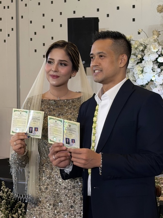 Foto Pernikahan Aufar Hutapea-Danya Assegaf, Olla Ramlan dan Pacar Kondangan