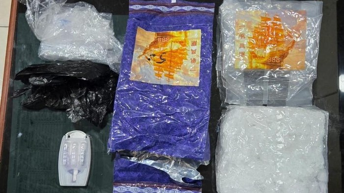 Barang bukti tahanan lapas Balikpapan yang kendalikan peredaran narkotika 1 kilogram secara daring. (Istimewa)