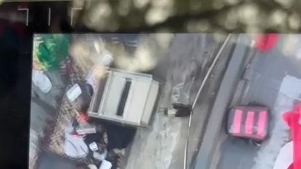 Bareskrim Polri menggerebek narkoba di Kampung Ambon dan Boncos, menyita koper di atas genteng Bareskrim Polri menggerebek narkoba di Kampung Ambon dan Boncos, menyita koper di atas genteng