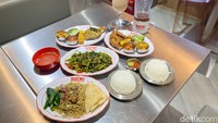 Boemi Yamgor: Pertama di Indonesia! Cicip Ayam Goreng 'Terjun' 17 Rempah