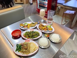 Boemi Yamgor: Pertama di Indonesia! Cicip Ayam Goreng Terjun 17 Rempah