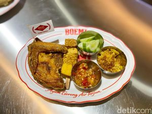 5 Ayam Goreng Enak di Blok M, Ada yang Digoreng Pakai Teknik Air Terjun!