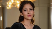 Danya Assegaf punya 24 ribu pengikut di Instagram. Dilihat dari media sosial, ia suka buat konten jalan-jalan dan fashion. (Foto: dok Instagram danyasegaf)