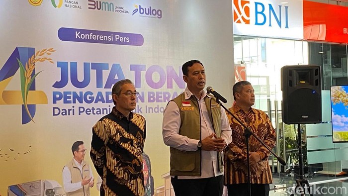 Direktur Utama Perum Bulog Ahmad Rizal Ramdhani