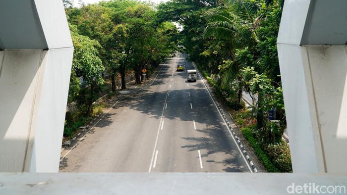 Fasilitas Umun Jembatan Penyeberangan Orang di Surabaya