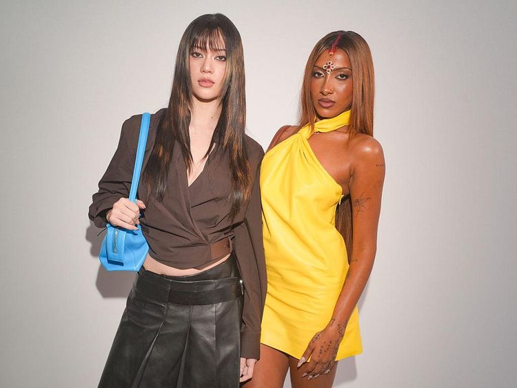 Adu Gaya Personel KATSEYE, Tampil Jadi Duo di Show Loewe & Louis Vuitton