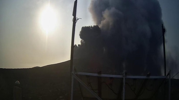 Gunung anak krakatau meletus