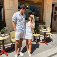 Elkan Baggot beberapa kali memperlihatkan momen perjalanan bersama pacarnya, Katie Marsden. Keduanya diketahui telah menjalin hubungan cukup lama dan sering menikmati waktu bersama ketika ia sedang tidak memiliki jadwal pertandingan. Foto: Dok. Instagram Elkan Baggott