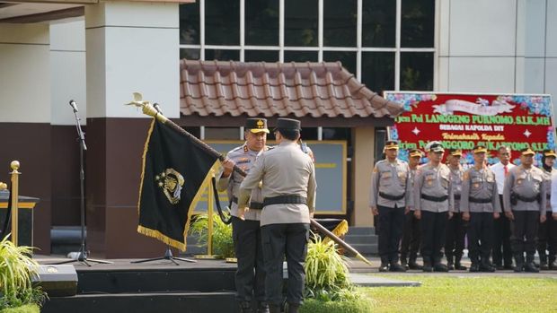 Irjen Langgeng Purnomo resmi jabat Kapolda DIY (dok.istimewa) Irjen Langgeng Purnomo resmi jabat Kapolda DIY (dok.istimewa)