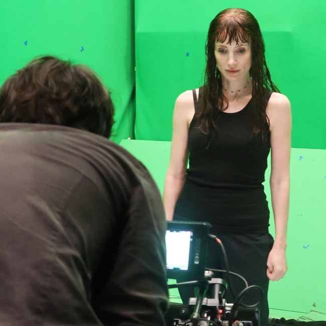 BTS Jessica Chastain Main Film Other Mommy, Senyumnya Ngeri