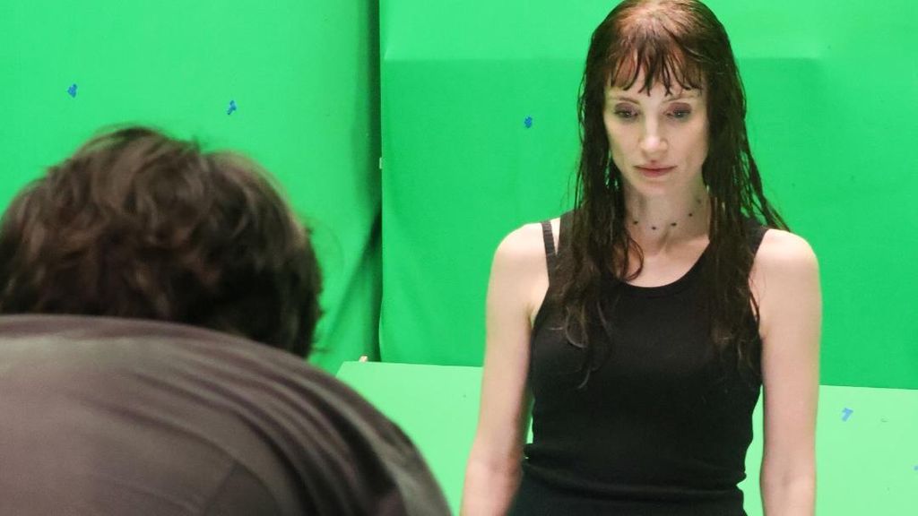 BTS Jessica Chastain Main Film Other Mommy, Senyumnya Ngeri