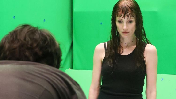 BTS Jessica Chastain Main Film Other Mommy, Senyumnya Ngeri